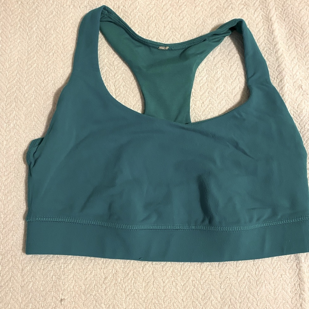 Lulu lemon sports bra size four. Cross back